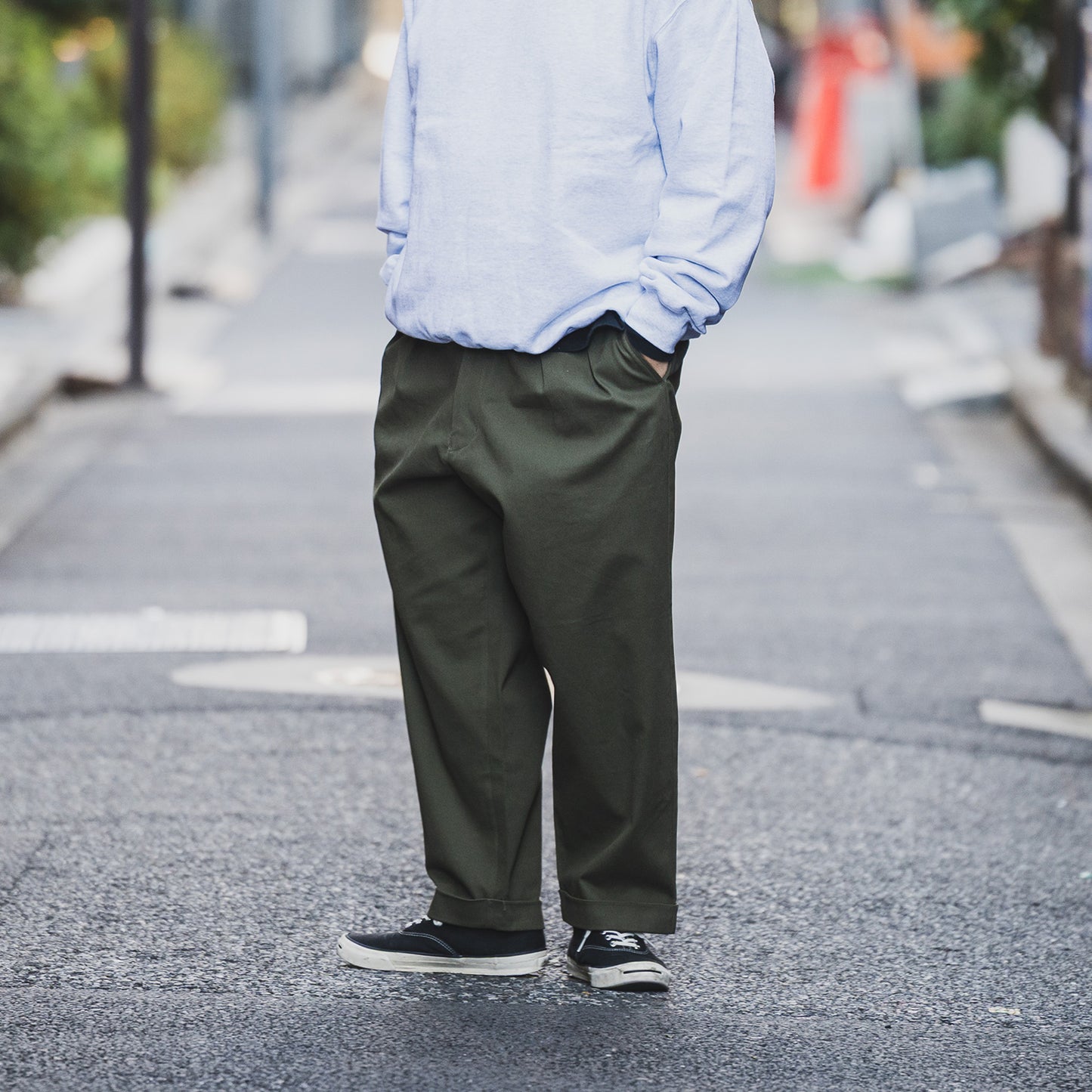 CLUMSY PICTURES 2 PLEATS RELAXED TWILL PANTS - SEPIA