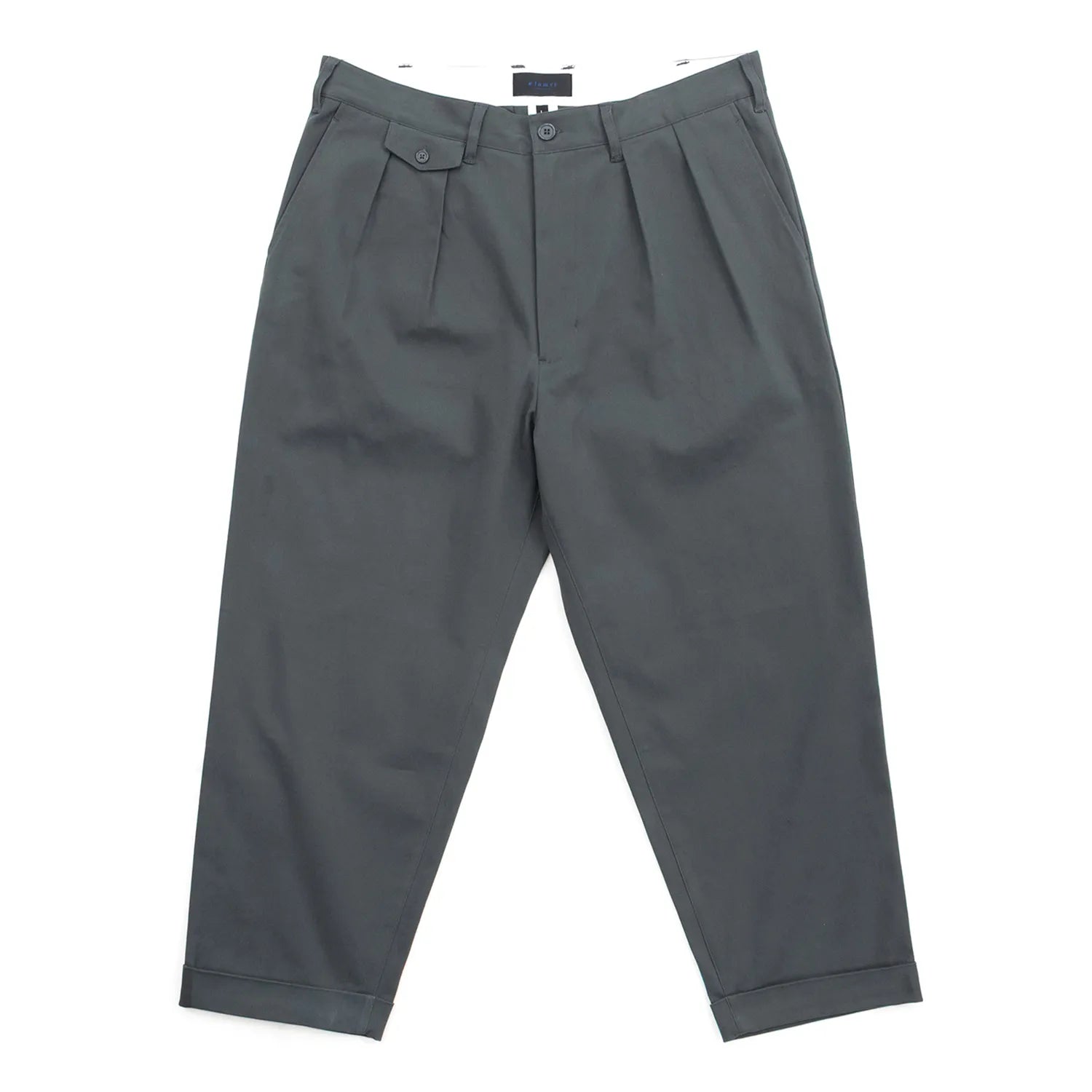 CLUMSY PICTURESの新作パンツ「2 PLEATS RELAXED TWILL PANTS」のSLATEカラーの正面からの商品写真