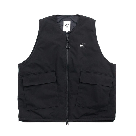 ナイロンダック生地を使用したclumsy(クラムジー)の中綿入りタクティカルベスト「TACTICAL DUCK VEST」のBLACKカラーの正面からの商品写真