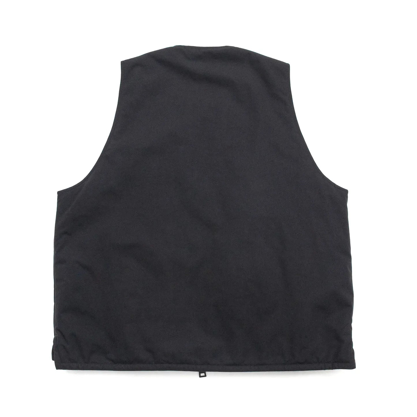 ナイロンダック生地を使用したclumsy(クラムジー)の中綿入りタクティカルベスト「TACTICAL DUCK VEST」のBLACKカラーの背面からの商品写真