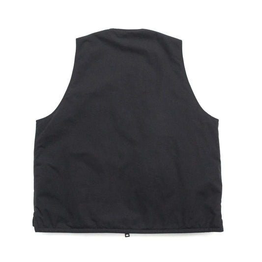 ナイロンダック生地を使用したclumsy(クラムジー)の中綿入りタクティカルベスト「TACTICAL DUCK VEST」のBLACKカラーの背面からの商品写真