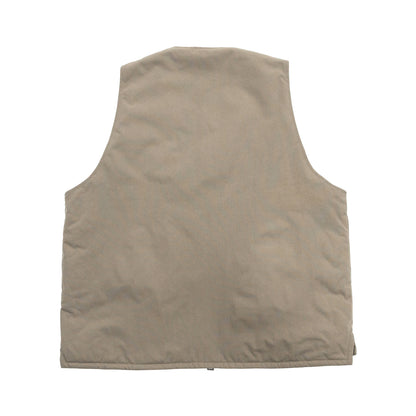 ナイロンダック生地を使用したclumsy(クラムジー)の中綿入りタクティカルベスト「TACTICAL DUCK VEST」のTANカラーの背面からの商品写真