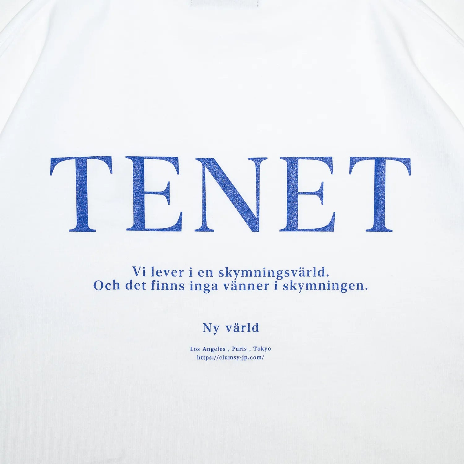 clumsy. PICTURES(クラムジーピクチャーズ)のTシャツ「TENET TEE」のWHITEカラーの背面のデザイン写真