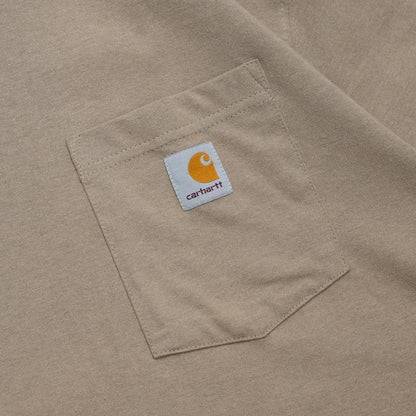 clumsy（クラムジー）とCarhartt（カーハート）の限定コラボTシャツ「LIMITED CCC S/S TEE」のSANDカラーの胸ポケットの写真