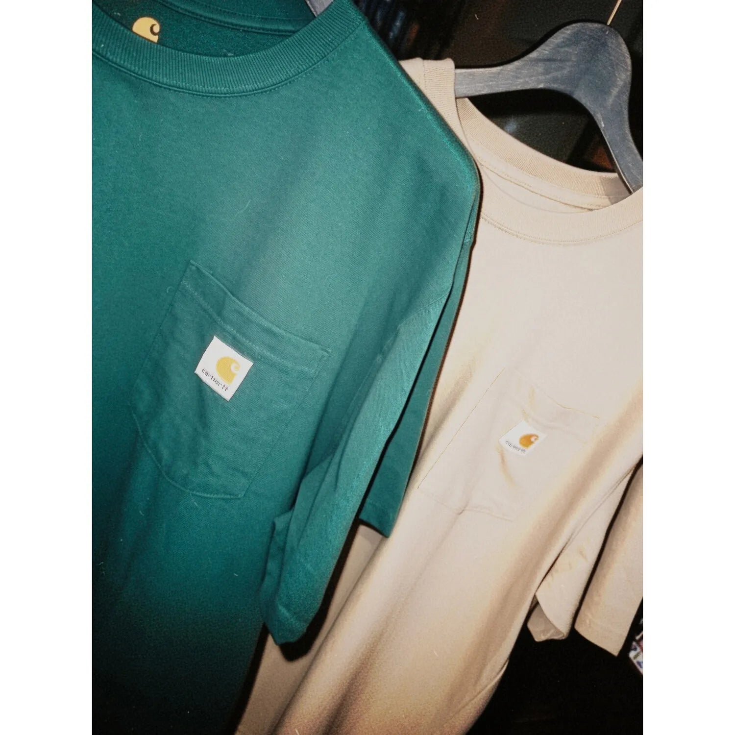 clumsy（クラムジー）とCarhartt（カーハート）の限定コラボTシャツ「LIMITED CCC S/S TEE」のイメージショットその２