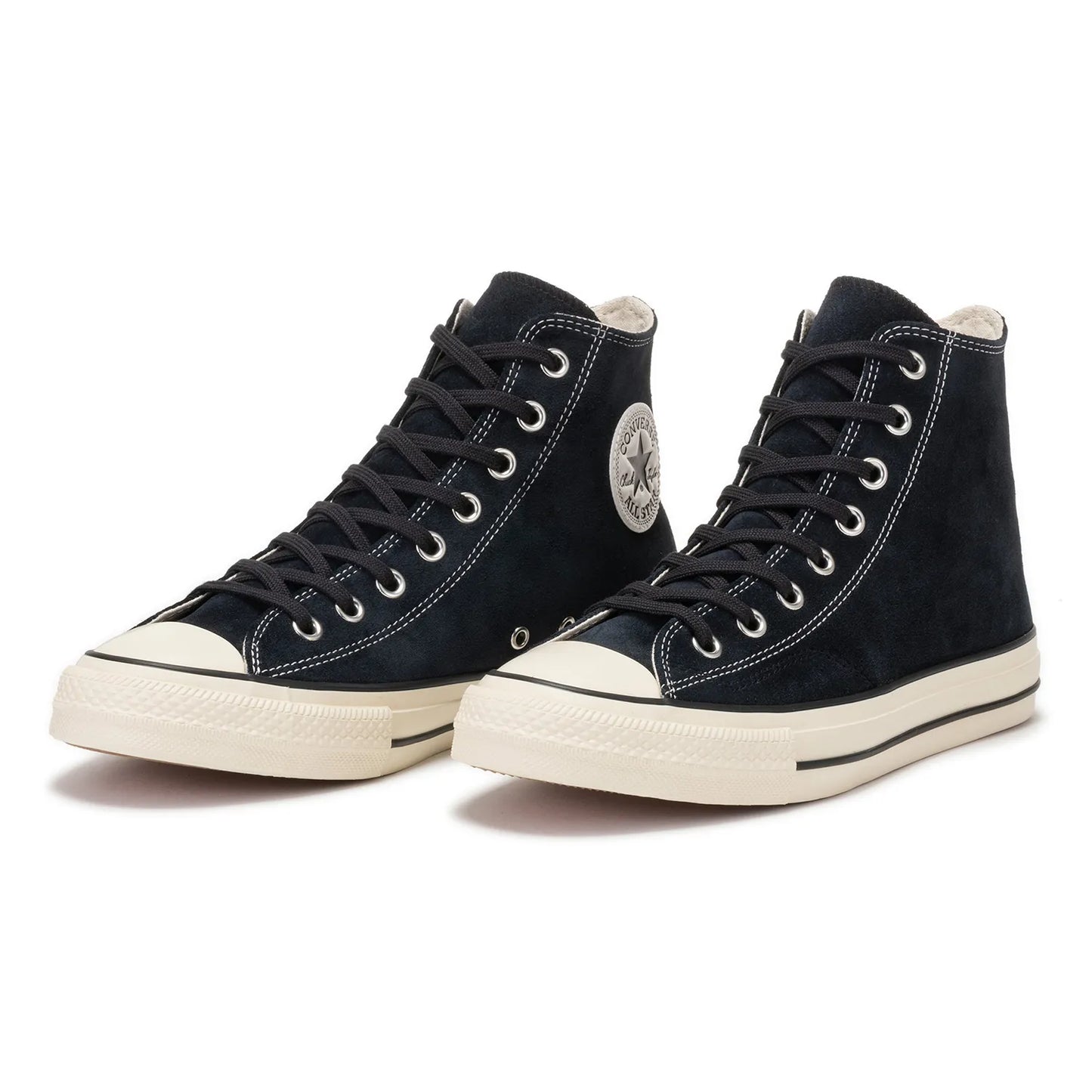 CONVERSE SKATEBOARDING(コンバース)の名作ALL STARのハイカットをスケートシューズに昇華した「ALL STAR SK HI」のBLACK/WHITEカラーの両足を斜め正面から撮影した商品写真