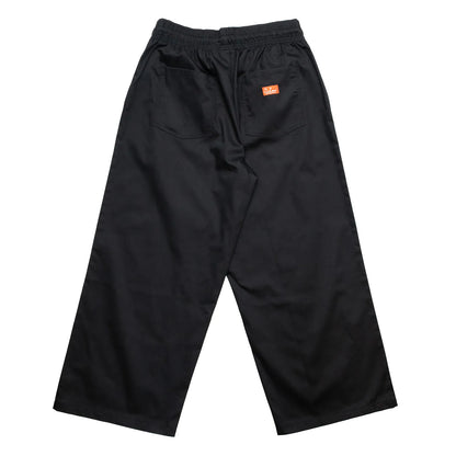 COOKMAN(クックマン)を代表するワイドパンツ「WIDE PANTS」のBLACKカラーの背面からの商品写真