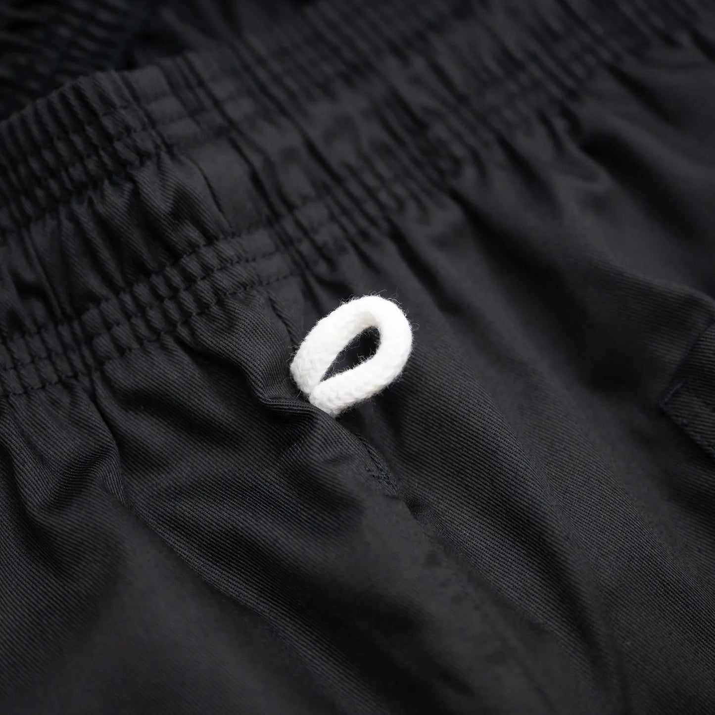 COOKMAN(クックマン)を代表するワイドパンツ「WIDE PANTS」のBLACKカラーのストラップ写真