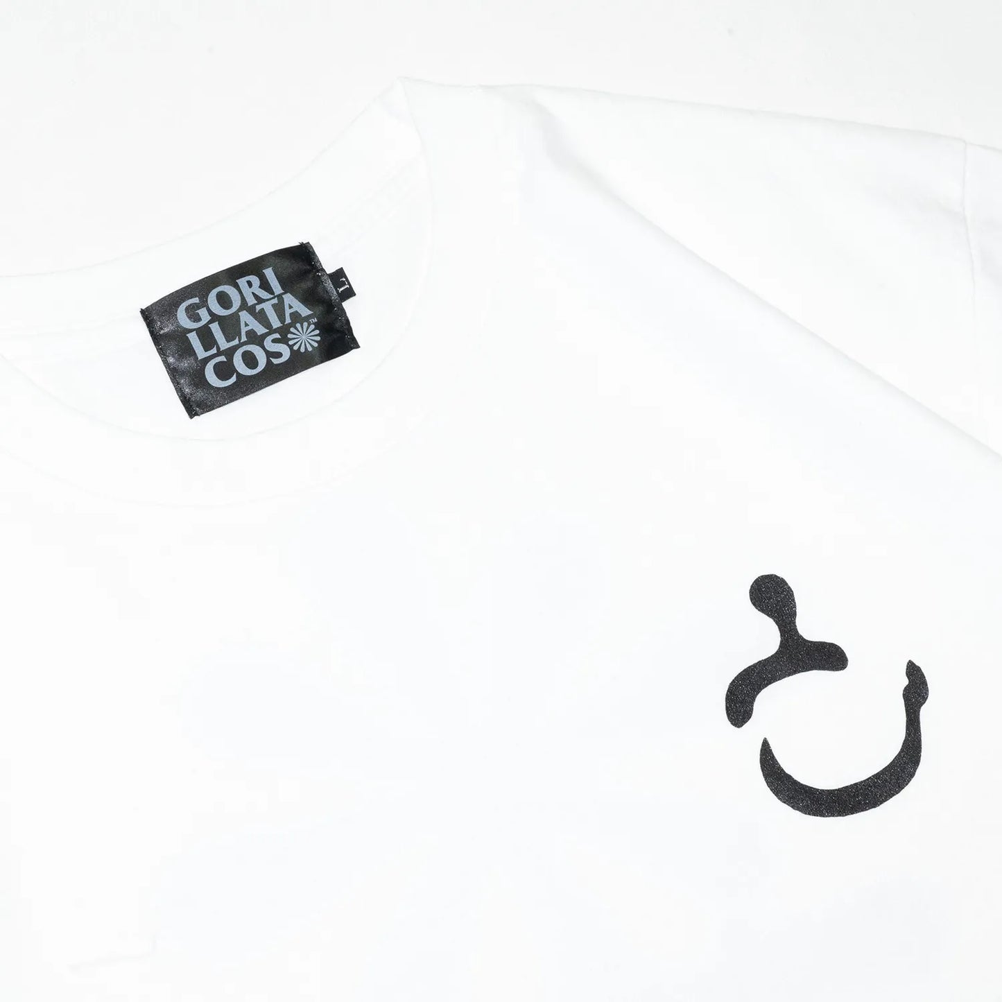 GORILLA TACOSのバックとフロント左胸にデザインがプリントされたTシャツ「New MOJI S/S TEE」のWHITEカラーのフロントのデザイン写真