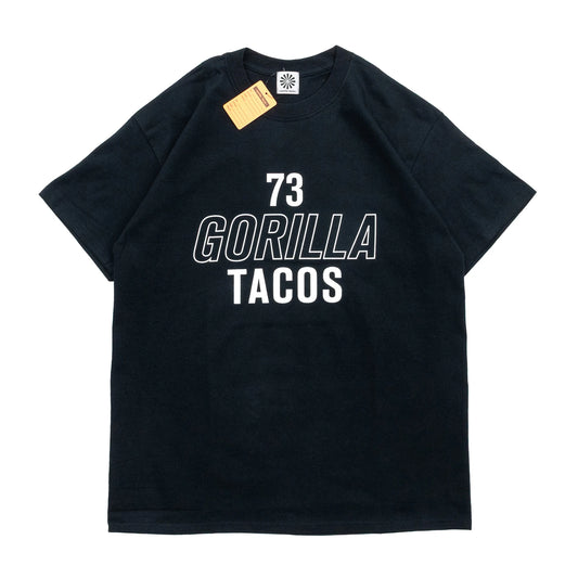 GORILLA TACOS(ゴリラタコス)のフロントに大きくデザインがプリントされたTシャツ「73 GT TEE」のブラックカラーの商品写真