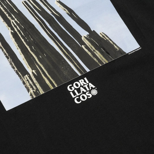 GDCを手がける熊谷隆志とGORILLA TACOSのコラボレーションモデルのTシャツ「GORILLA TACOS x TAKASHI KUMAGAI CACTUS TEE」のBLACKカラーのフロント写真下のブランドロゴ