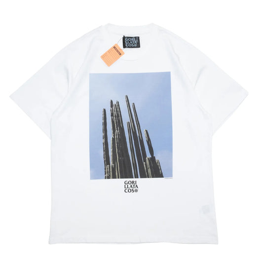GDCを手がける熊谷隆志とGORILLA TACOSのコラボレーションモデルのTシャツ「GORILLA TACOS x TAKASHI KUMAGAI CACTUS TEE」のWHITEカラーの正面からの商品写真