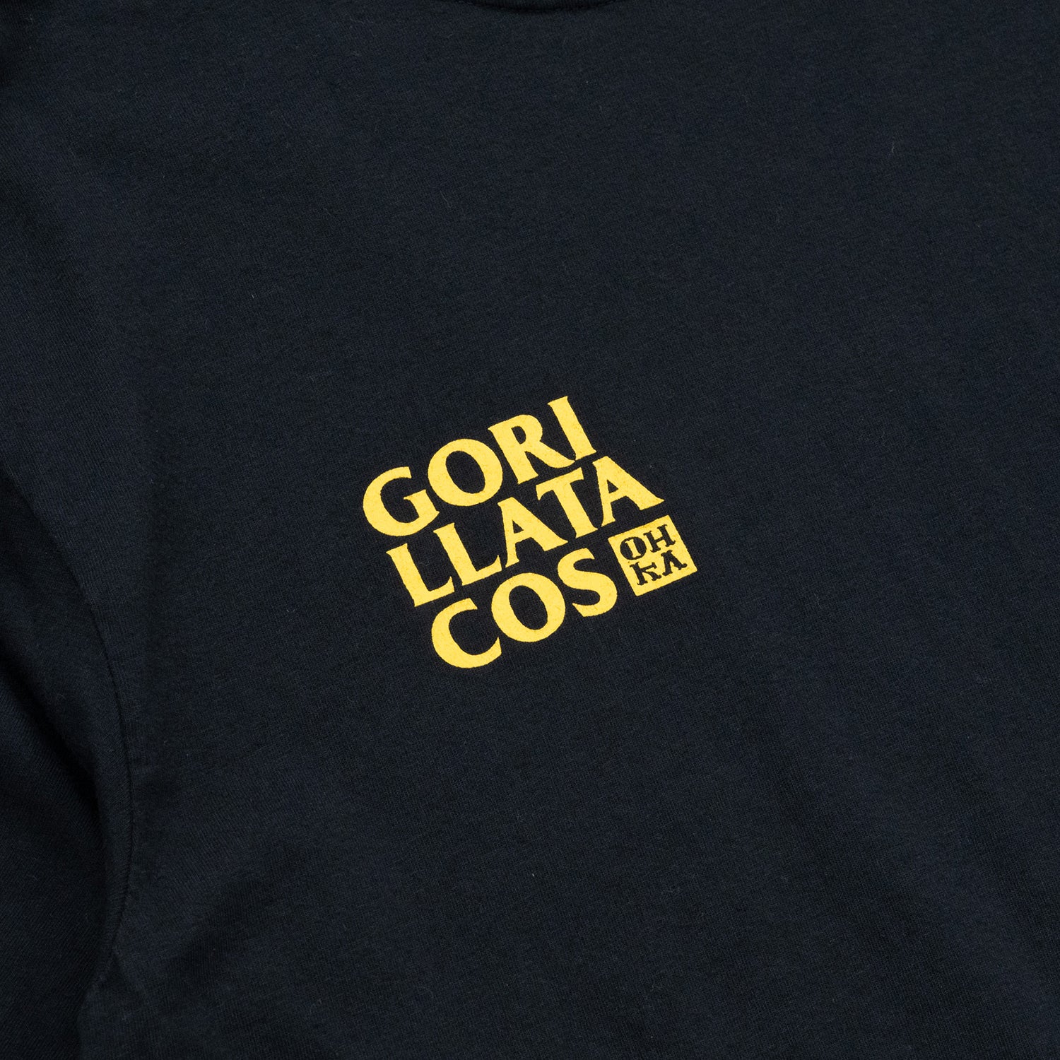中目黒の人気餃子店「OHKA THE BESTDAYS」とのコラボレーションモデルのGORILLA TACOSのTシャツ「OHKA TEE」のBLACKカラーのフロントデザインの近接写真