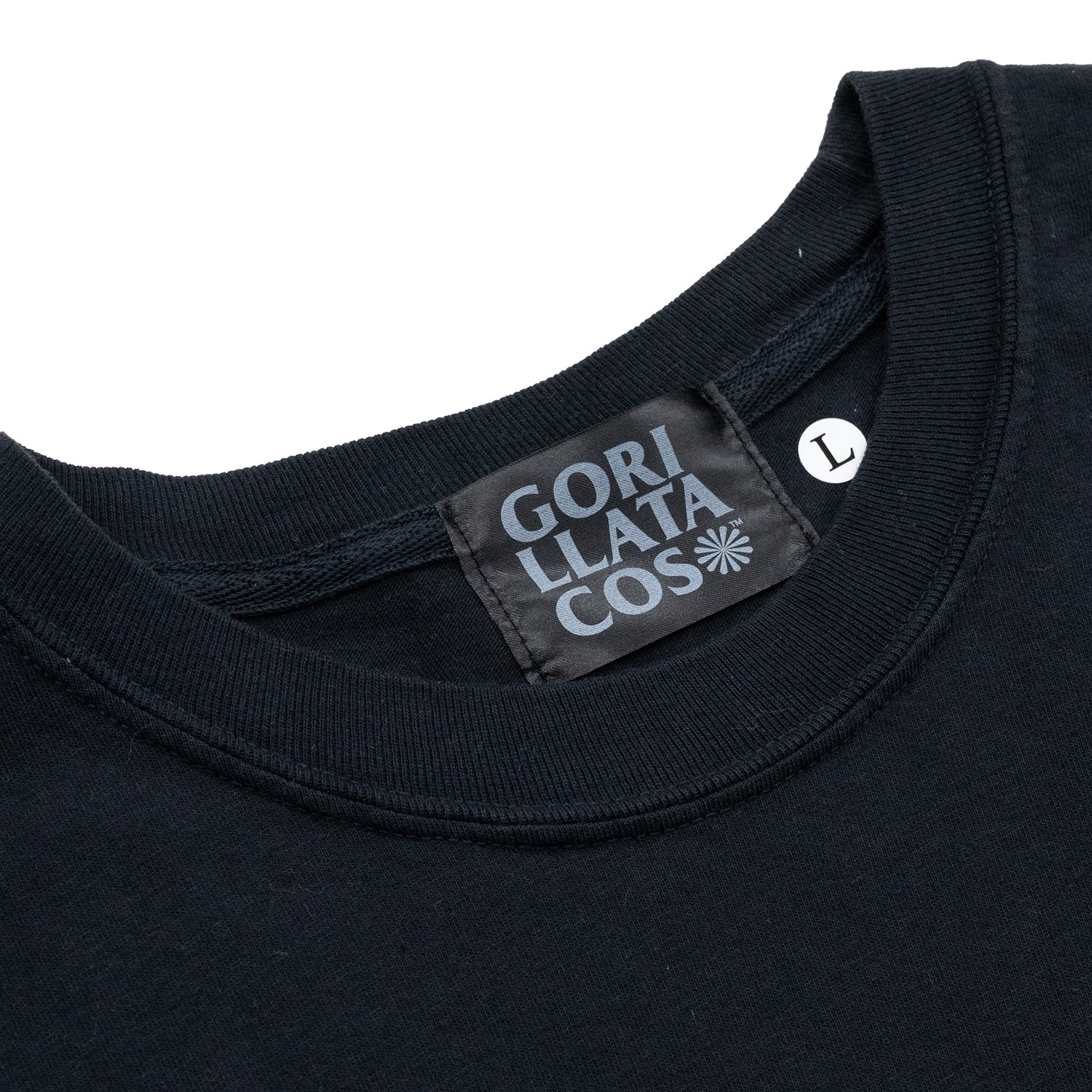 中目黒の人気餃子店「OHKA THE BESTDAYS」とのコラボレーションモデルのGORILLA TACOSのTシャツ「OHKA TEE」のBLACKカラーの襟裏のブランドタグ