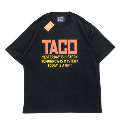フロントに大きくレタードデザインがプリントされたGORILLA TACOSのTシャツ「TACO TEE」のBLACKカラーの正面からの商品写真