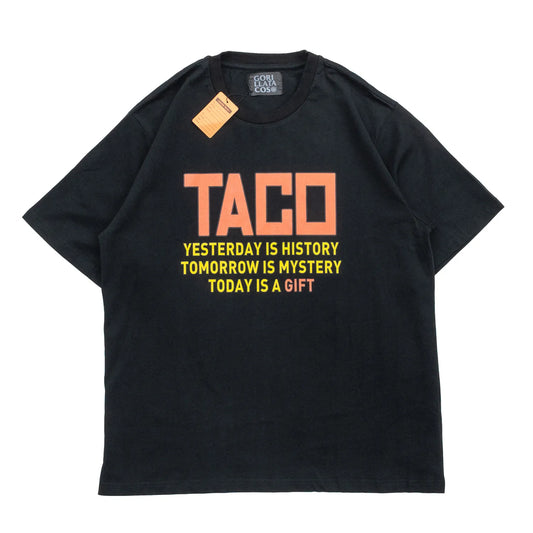 フロントに大きくレタードデザインがプリントされたGORILLA TACOSのTシャツ「TACO TEE」のBLACKカラーの正面からの商品写真