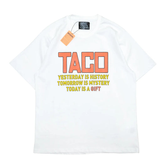 フロントに大きくレタードデザインがプリントされたGORILLA TACOSのTシャツ「TACO TEE」のWHITEカラーの正面からの商品写真