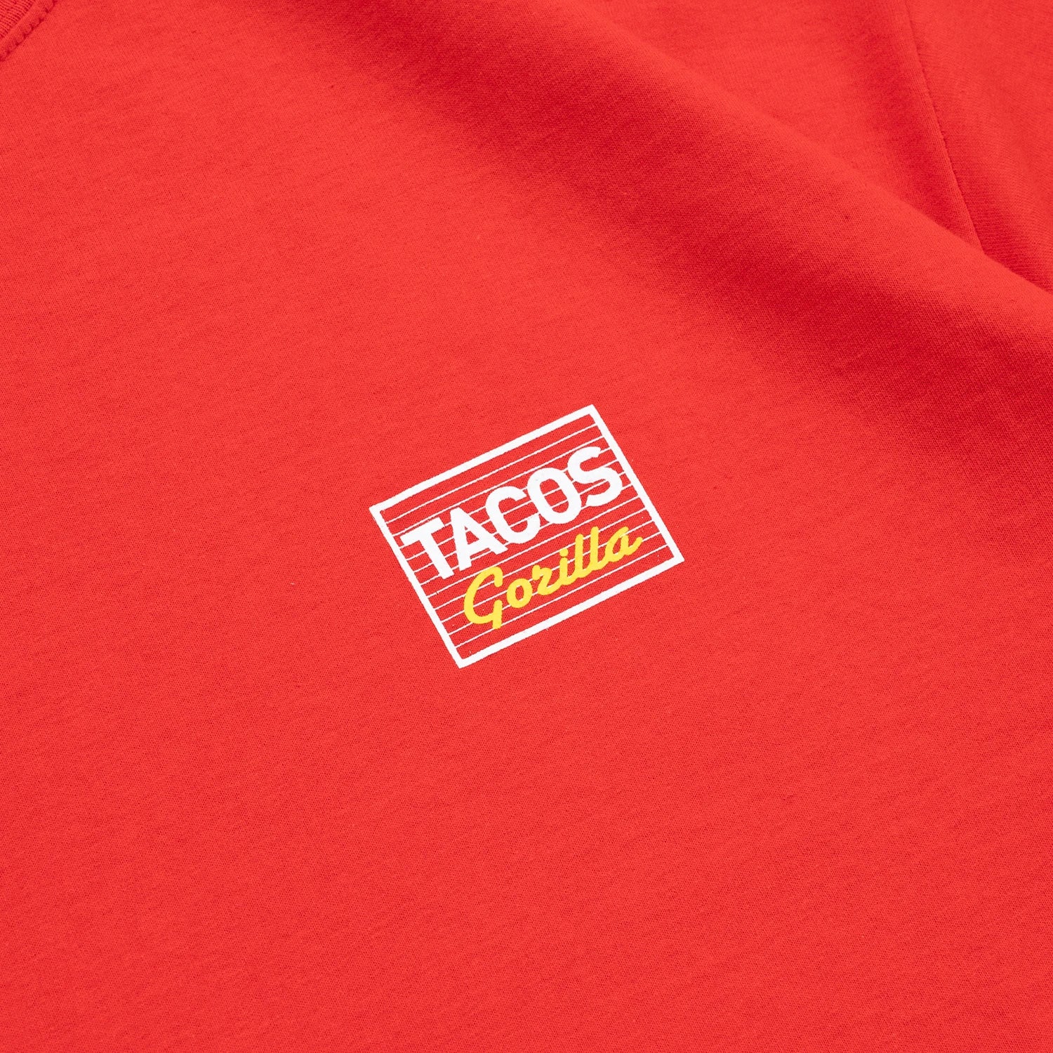 GORILLA TACOS(ゴリラタコス)のフロント左胸にデザインがプリントされたTシャツ「TACOS 2 TEE」のレッドカラーのフロントデザインの詳細写真