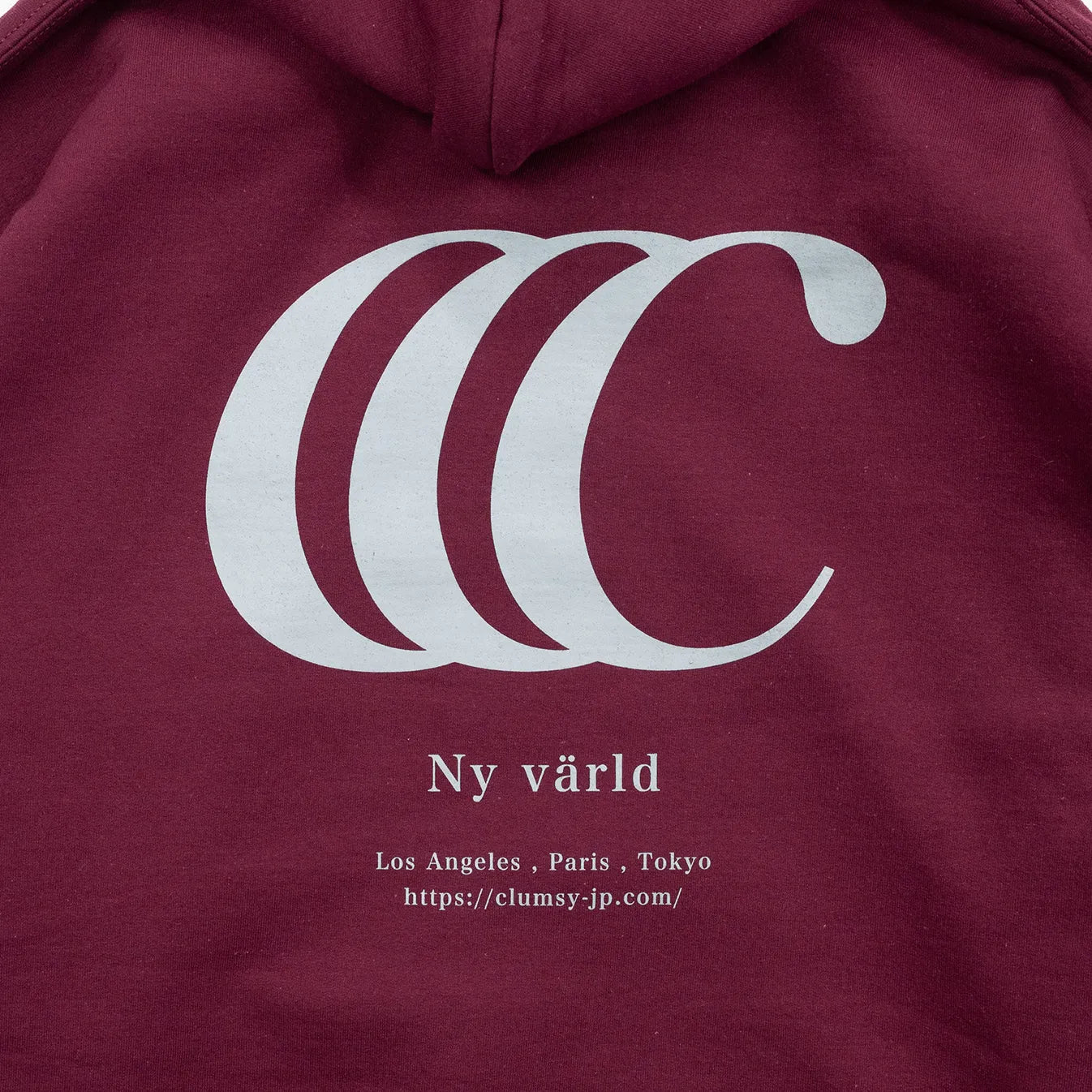 CLUMSY PICTURESを代表するパーカー「LIMITED CCC HOODY」のBORDEAUXカラーの背面のデザイン写真