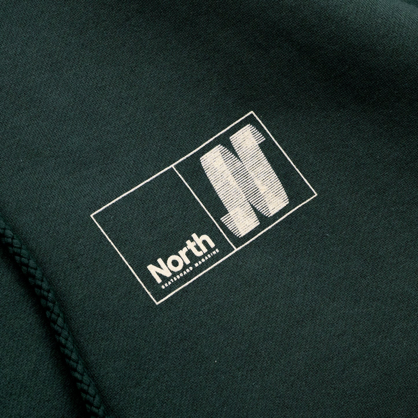 NORTH SKATE MAG N LOGO HOODIE - PINE GREEN