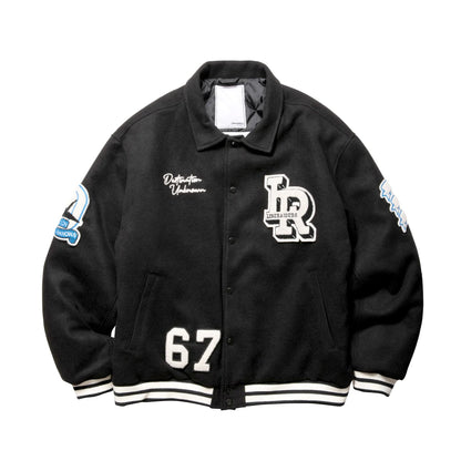 Liberaiders(リベレイダース)の肉厚なバーシティジャケット「LR VARSITY JACKET」のBLACKカラーの正面からの商品写真