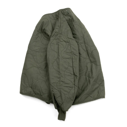 Primeが発掘したDEAD STOCKのVINTAGE「US ARMY AIRCREW NOMEX LINER JACKET / OLIVE DRAB」の側面からの商品写真