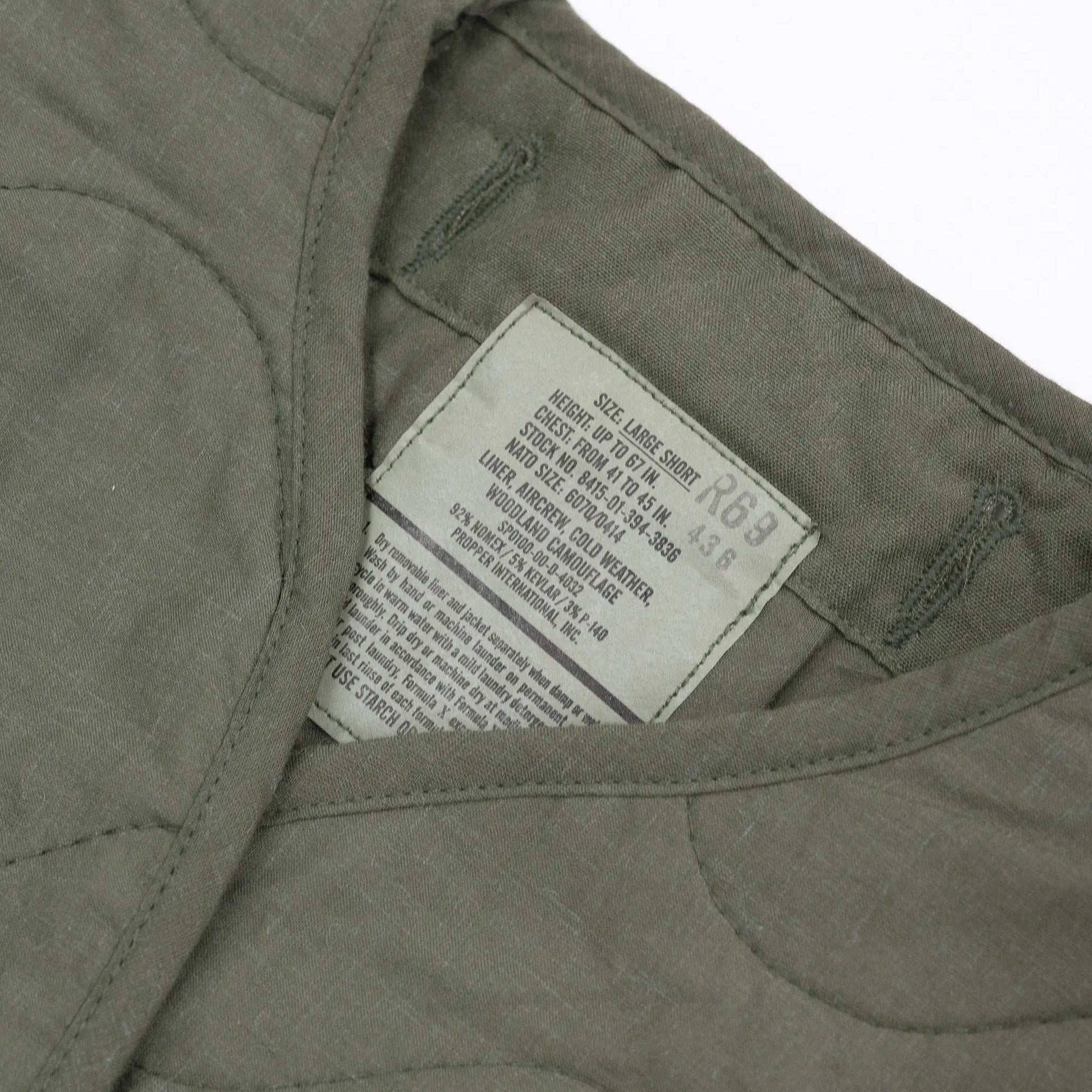 Primeが発掘したDEAD STOCKのVINTAGE「US ARMY AIRCREW NOMEX LINER JACKET / OLIVE DRAB」のミリタリスペックタグの写真