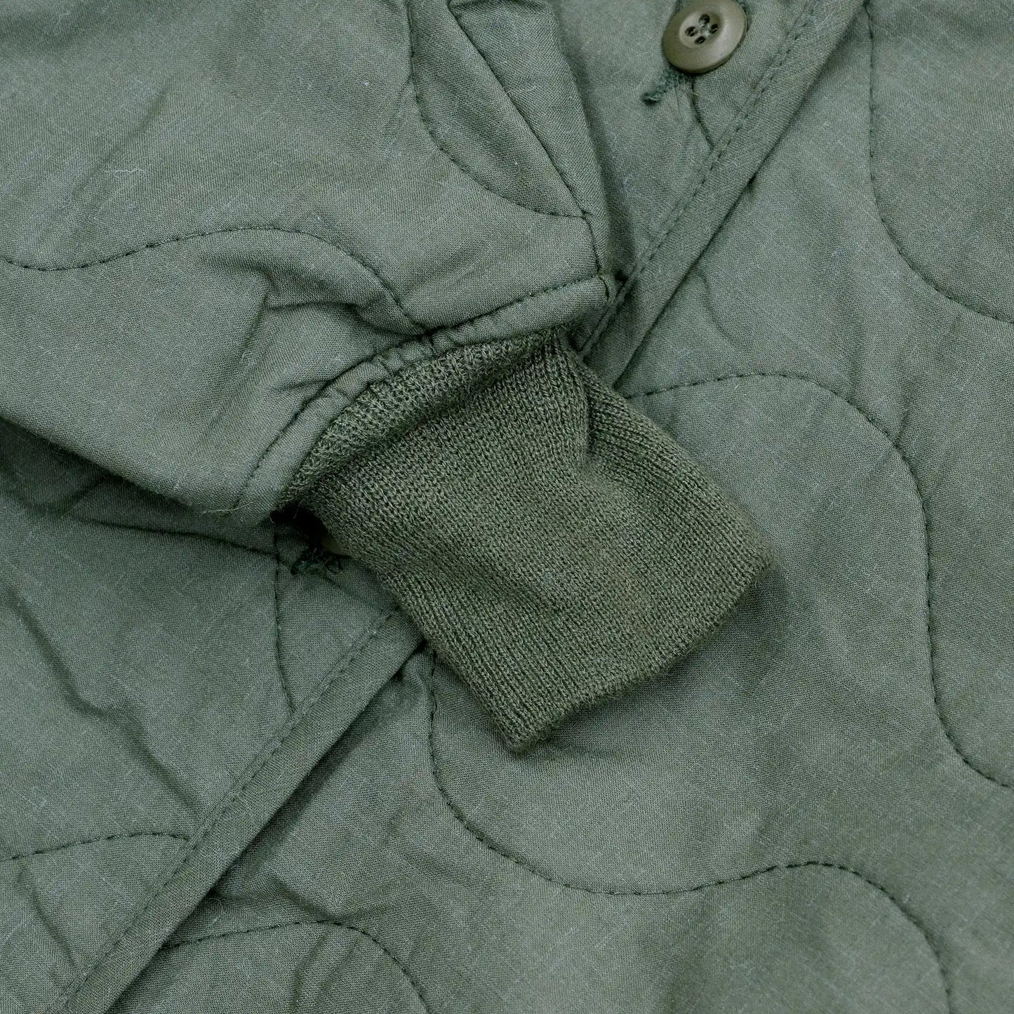 Primeが発掘したDEAD STOCKのVINTAGE「US ARMY AIRCREW NOMEX LINER JACKET / OLIVE DRAB」の袖のリブの写真