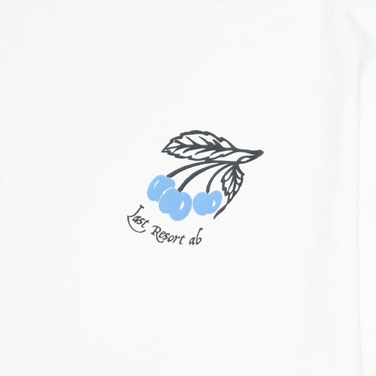 LAST RESORT ABのフロント左胸にチェリーのイラストがプリントされたTシャツ「CHERRIES TEE」の正面左胸のデザイン写真