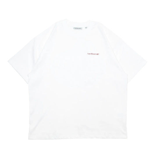 LAST RESORT AB(ラストリゾート)の定番デザインTシャツ「ATLAS MONOGRAM S/S TEE」の「WHITE/BRICK RED」カラーの正面からの商品写真