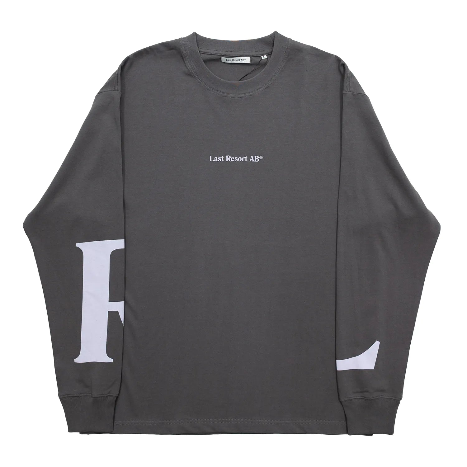 LAST RESORT AB(ラストリゾート)のロングスリーブTシャツ「LR LOGO L/S TEE」のASPHALTカラーの正面からの商品写真