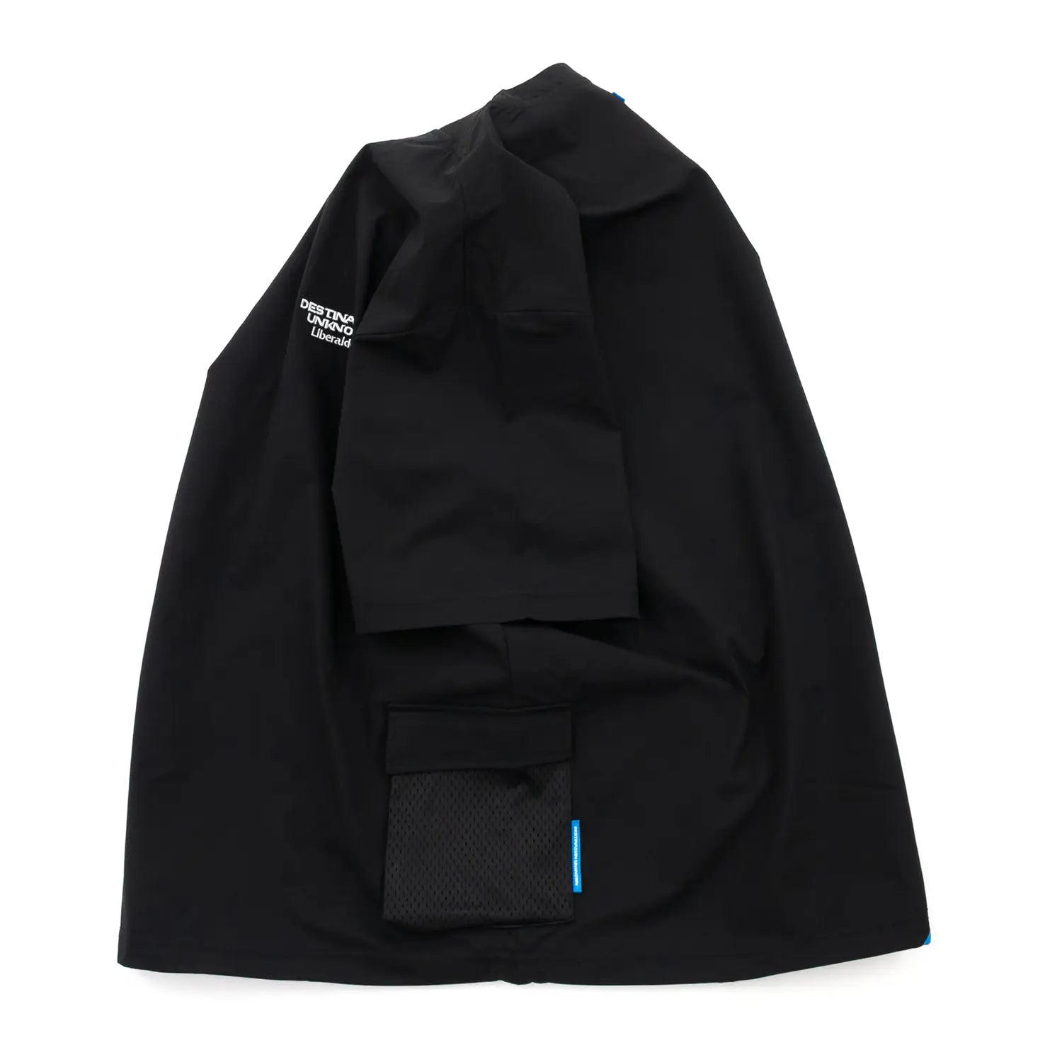 Liberaiders(リベレイダース)の撥水性のある4WAYストレッチ生地を使用したユーティリティTシャツ「4WAY STRETCH MULTI POCKET TEE」の BLACKカラーの側面からの商品写真