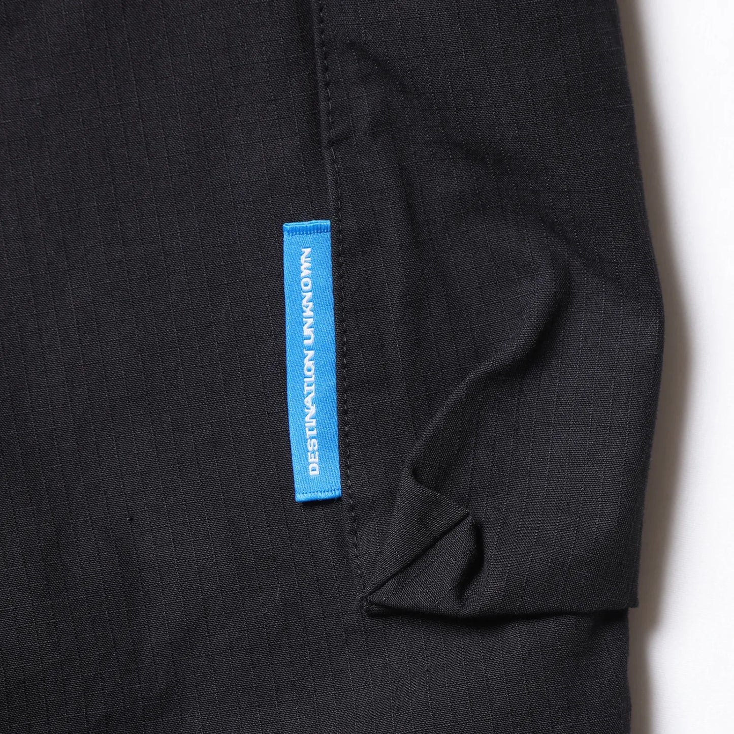 Liberaiders(リベレイダース)の高機能ナイロンショーツ「CORDURA RIP UTILITY SHORTS」のBLACKカラーのピスネームの写真