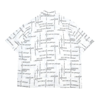 Liberaiders(リベレイダース)のレーヨン素材を使用した開襟シャツ「DIGITAL LOGO RAYON S/S SHIRT」の背面からの商品写真