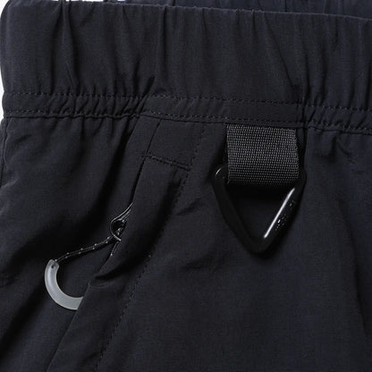Liberaiders(リベレイダース)のサプレックスナイロン製のショーツ「SUPPLEX NYLON SHORTS」のBLACKカラーのポケット周辺の写真
