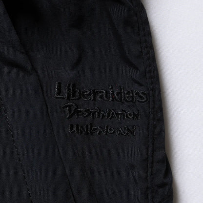 Liberaiders(リベレイダース)のサプレックスナイロン製のショーツ「SUPPLEX NYLON SHORTS」のBLACKカラーの刺繍デザインの写真