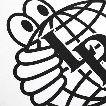 LAST RESORT ABのATLASロゴが背面にプリントされた定番のTシャツ「AB ATLAS MONOGRAM TEE」のWHITEカラーの背面デザインの写真