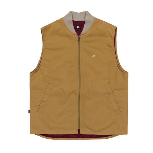 表地はコットンキャンバス、裏地にキルティングを配したMagenta(マジェンタ)のベスト「BUILD CANVAS VEST」のOCRAカラーの正面からの商品写真