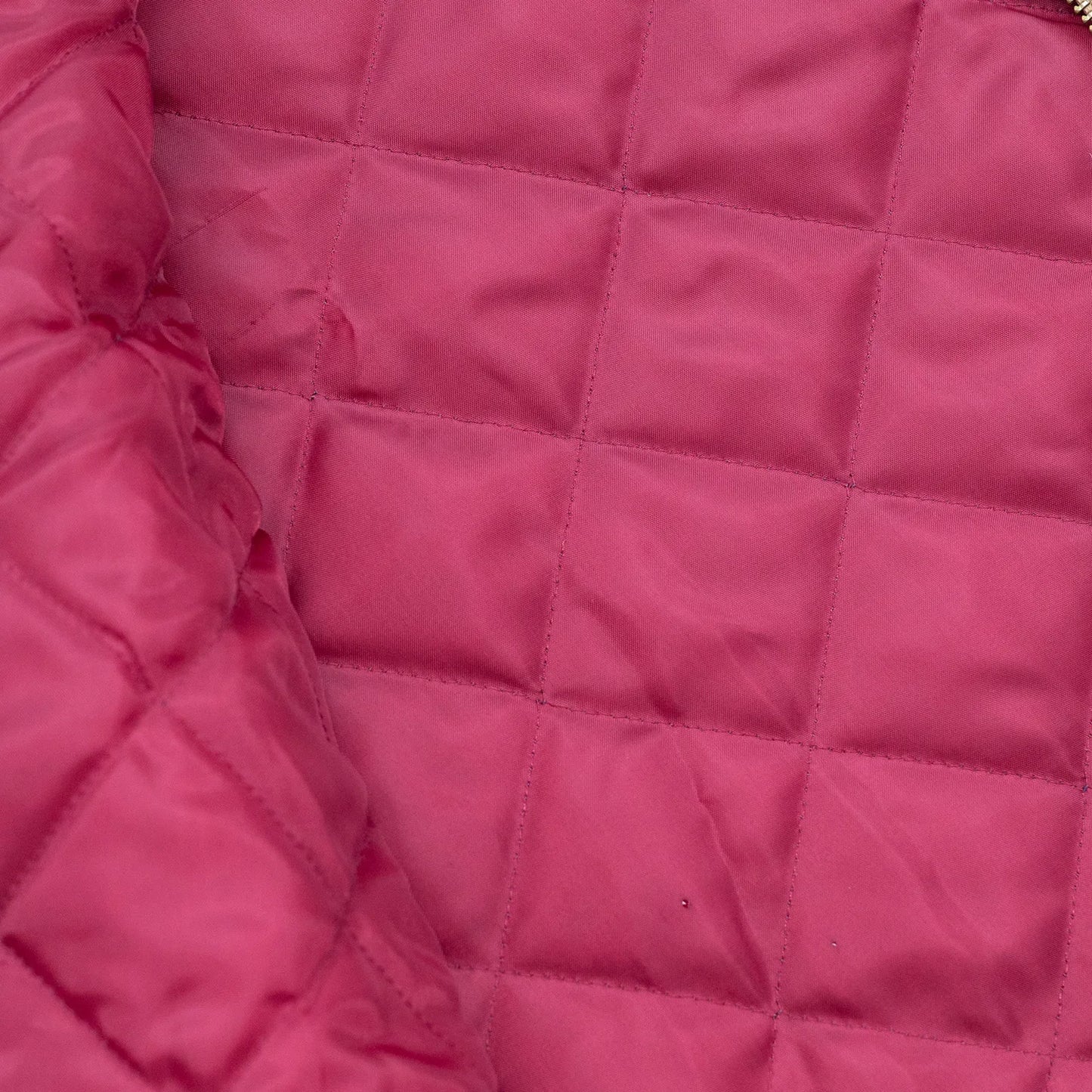 表地はコットンキャンバス、裏地にキルティングを配したMagenta(マジェンタ)のベスト「BUILD CANVAS VEST」のOCRAカラーのキルティングの裏生地の写真