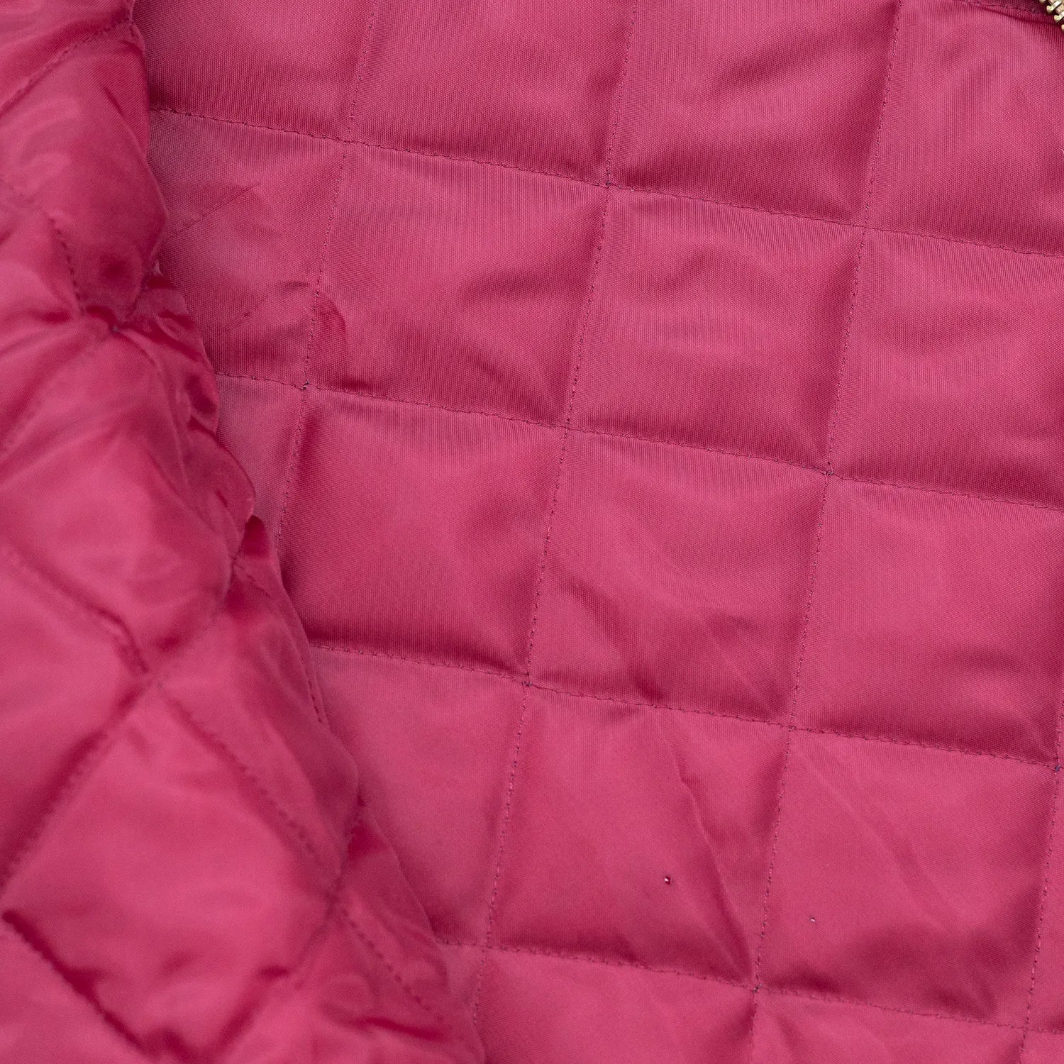 表地はコットンキャンバス、裏地にキルティングを配したMagenta(マジェンタ)のベスト「BUILD CANVAS VEST」のOCRAカラーのキルティングの裏生地の写真