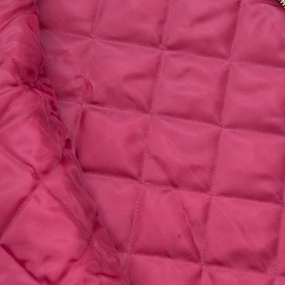 表地はコットンキャンバス、裏地にキルティングを配したMagenta(マジェンタ)のベスト「BUILD CANVAS VEST」のOCRAカラーのキルティングの裏生地の写真