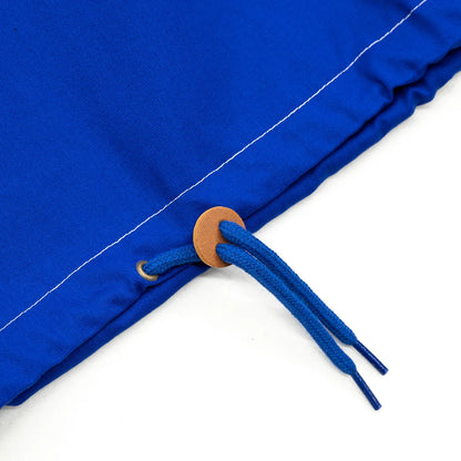 MAGENTA(マジェンタ)から待望の復刻を果たしたスケートの歴史に深く刻まれたTOM PENNYのあの伝説的アノラックジャケット「TOM 96 JACKET」のBLUEカラーのフロント裾のドローコードの写真