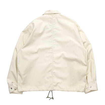 東洋エンタープライズの「MODUCT(モダクト)」の「POPLIN JACKET」のOFF WHITEカラーの背面からの商品写真
