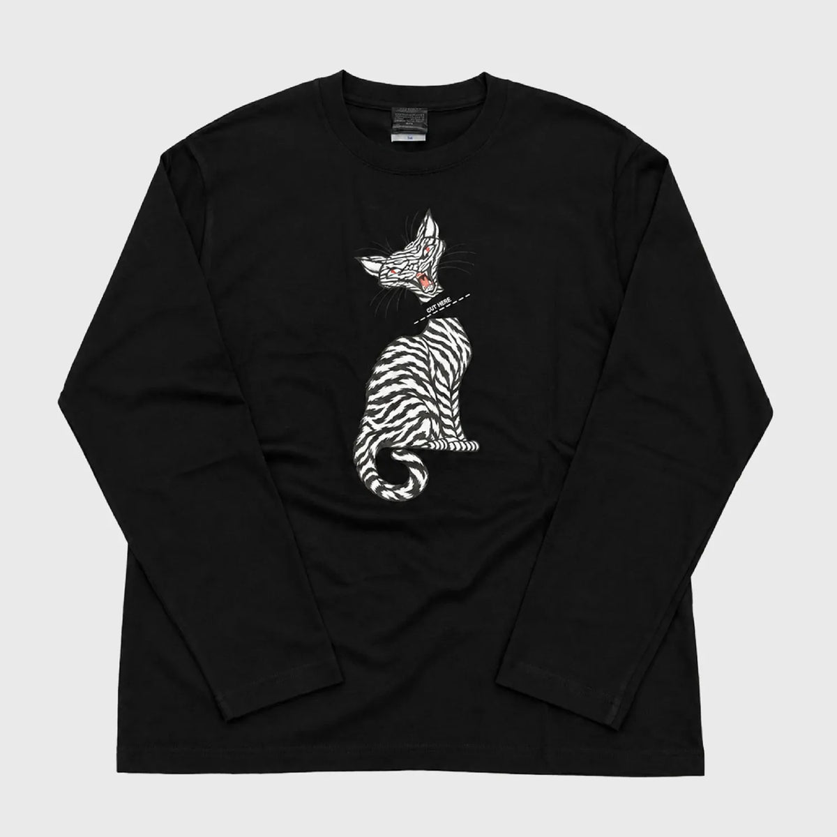 MAISON SHAKE JUNZI / CAT CUT HERE L/S TEE - BLACK