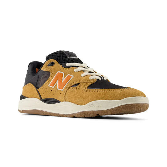 TIAGO LEMOSの「New Balance Numeric(ニューバランスヌメリック)」のファーストシグネーチャーモデルのスケボー・スケートボードシューズニューカラーウェイ「NM1010LV」の右足・右斜め手前からの商品写真