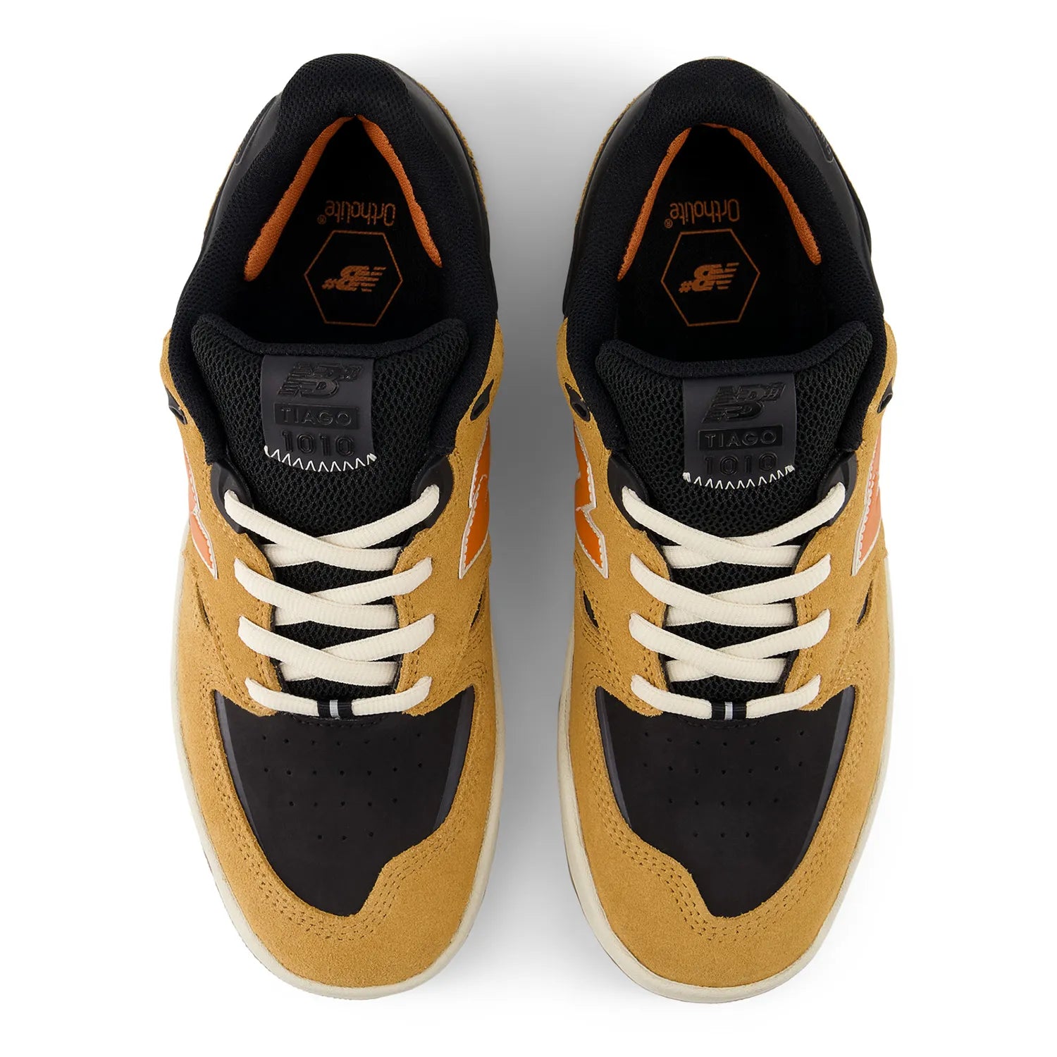 TIAGO LEMOSの「New Balance Numeric(ニューバランスヌメリック)」のファーストシグネーチャーモデルのスケボー・スケートボードシューズニューカラーウェイ「NM1010LV」の左右を並べて上面からの商品写真