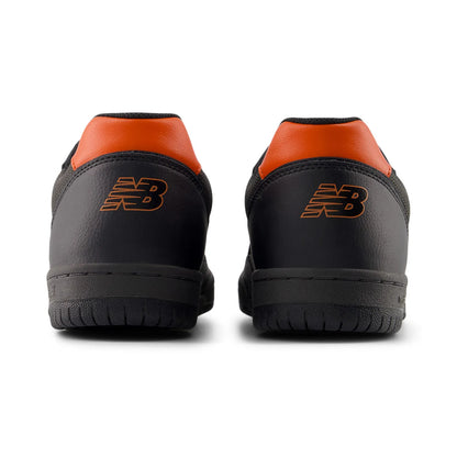 New Balance Numeric(ニューバランスヌメリック)の「TOM KNOX」のシグネーチャーモデルのスケボー・スケートボードシューズ「NM600TOO」のBLACKカラーの背面からの商品写真