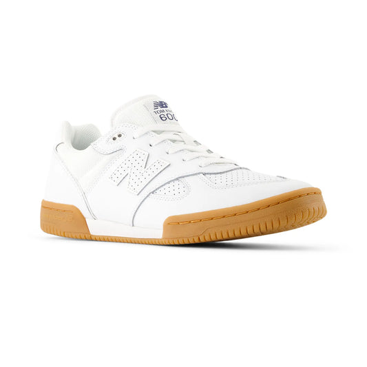 TOM KNOXのファーストシグネーチャーモデルのNew Balance Numeric(ニューバランスヌメリック)のスケートシューズのニューカラーウェイ「NM600TWO」の右足・右斜め手前からの商品写真