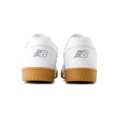 TOM KNOXのファーストシグネーチャーモデルのNew Balance Numeric(ニューバランスヌメリック)のスケートシューズのニューカラーウェイ「NM600TWO」の左右を並べて背面からの商品写真