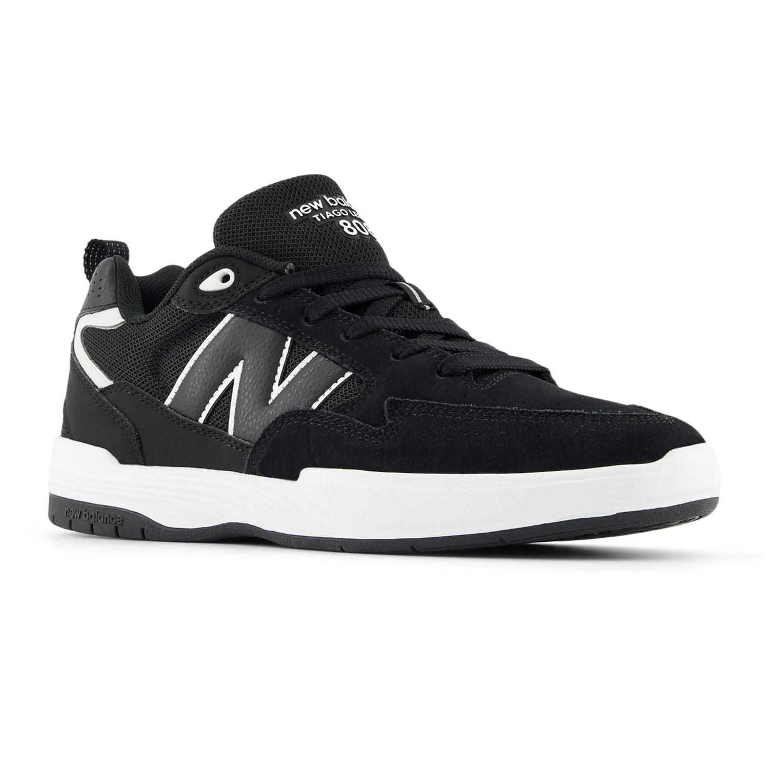 New Balance Numeric(ニューバランスヌメリック)の「TIAGO LEMOS」のシグネーチャーモデルのスケボー・スケートボードシューズ「NM808LBW」のBLACKカラーの右斜め前からの商品写真
